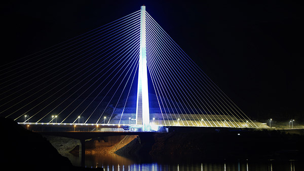 Kömürhan Köprüsü ışıklandırmasıyla görsel şölen sunuyor