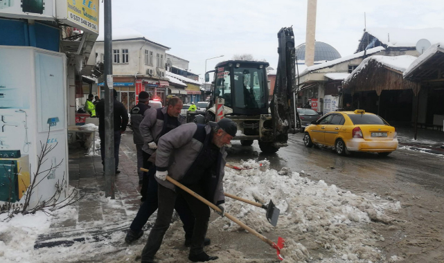 Akçadağ'da yoğun kar mesaisi