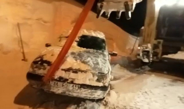 Araç kara gömüldü: Seferber oldular!