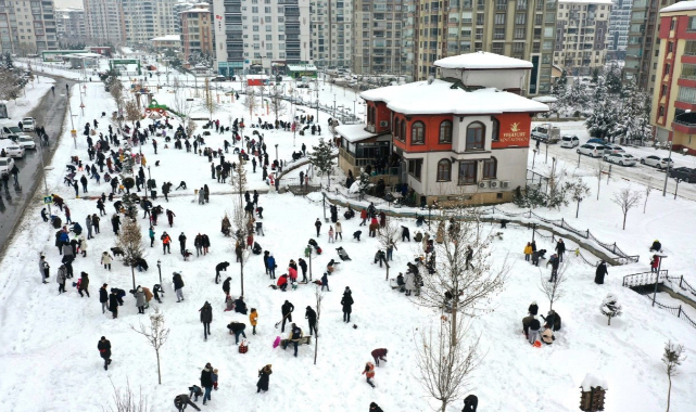 Çınar: Çocukların mutluluğu soğuk havayı dağıttı