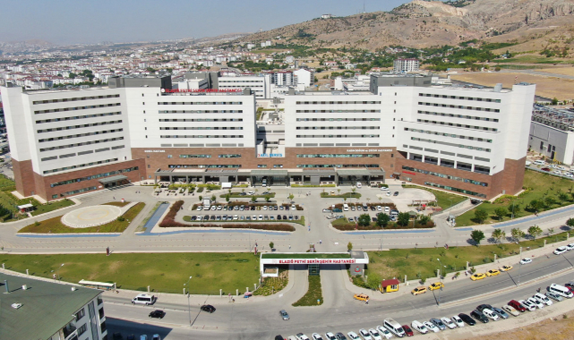 Fethi Sekin Şehir Hastanesi bölgeye hitap ediyor