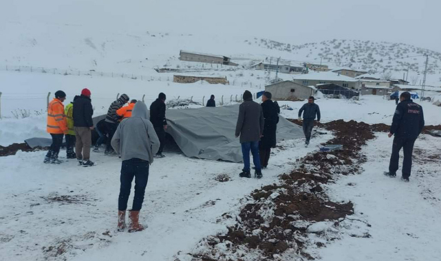 Kar nedeniyle çatı çöktü: Telef oldular!