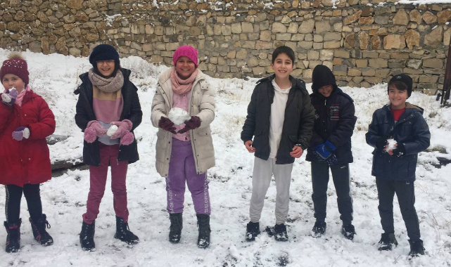 Kar yağış ile ilçe beyaza büründü