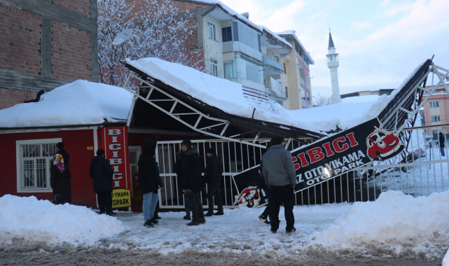 Malatya'da çatı çöktü! İşyerinin kapalı olması bir faciayı önledi