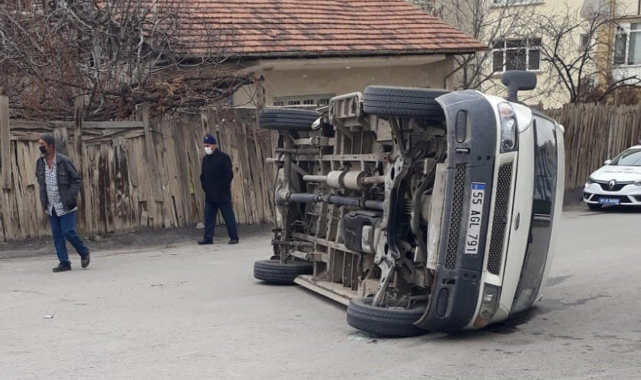 Malatya'daki kazada yola savrulan minibüs yan yattı!