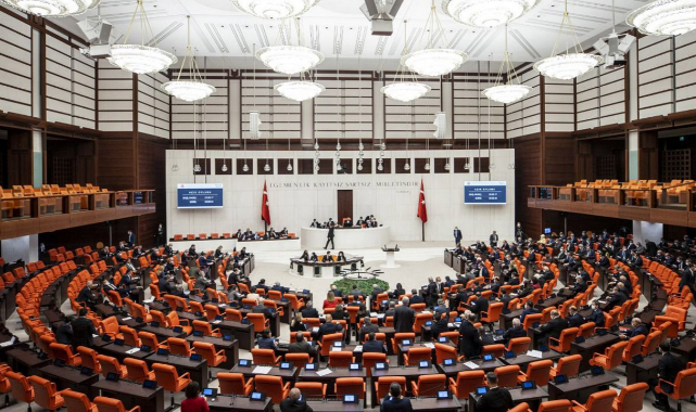 Omicron varyantı TBMM'de kol geziyor