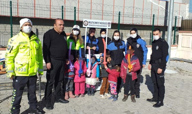 Onlar dilenci değil, çocuk!