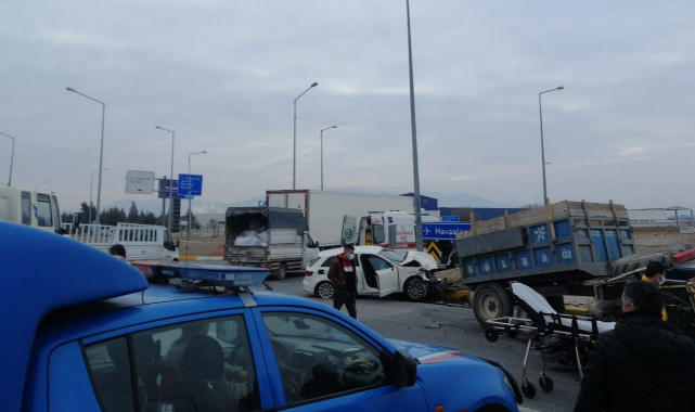 Organize Sanayi Bölgesi kavşağında feci kaza!