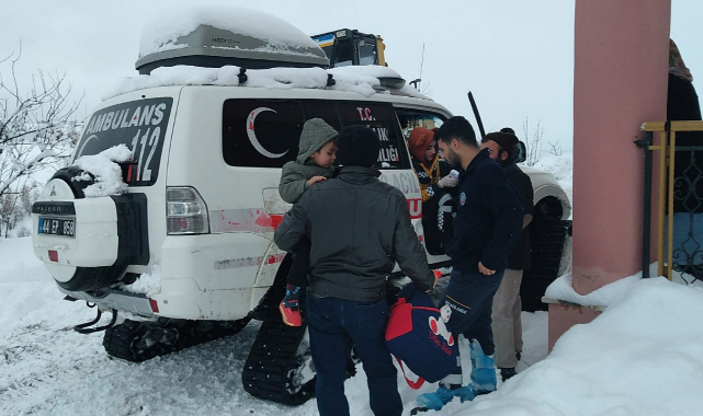 Paletli ambulanslar karlı yollarda!