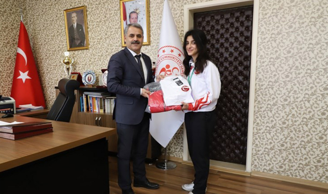 Malatyalı şampiyona hediye verildi!