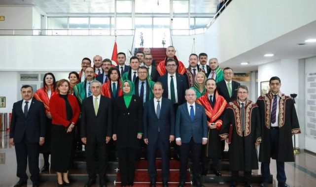 Adalet Bakanlığı Yüksek Müşaviri Yunus Nadi Kolukısa mazbatasını aldı