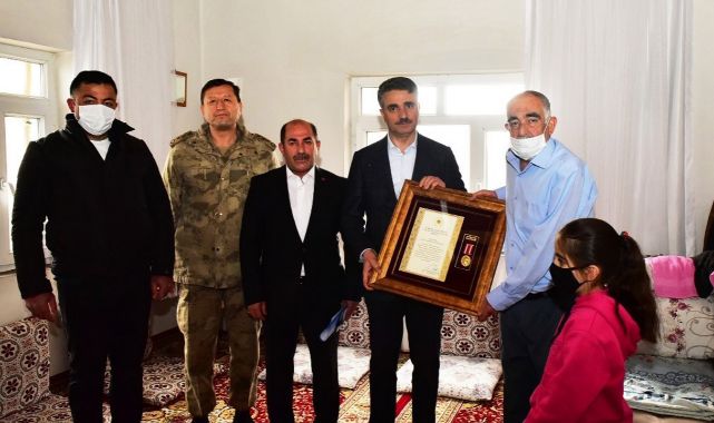 Baruş: Böyle bir madalyaya layık görülmeniz bizi çok gururlandırdı