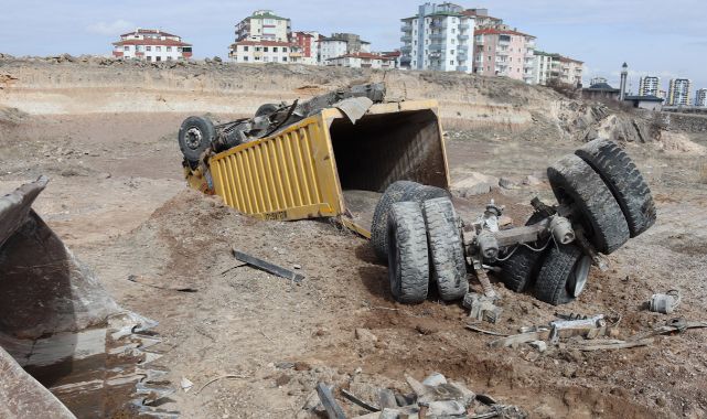 Canını hiçe sayan şoför faciayı önledi!