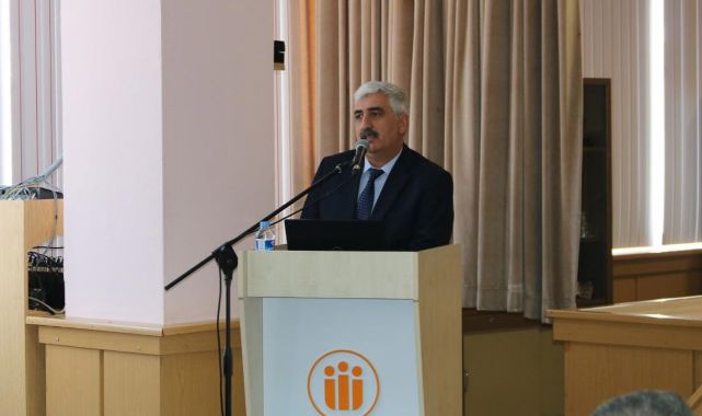 Erdem: Akif, toplumu yönlendiren bir aydındır