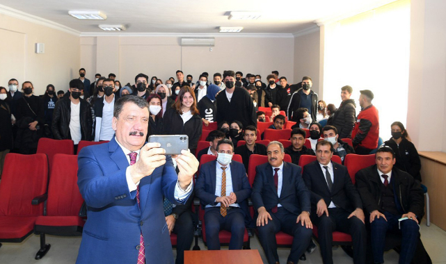 Gürkan, gençlerle tecrübelerini paylaştı!