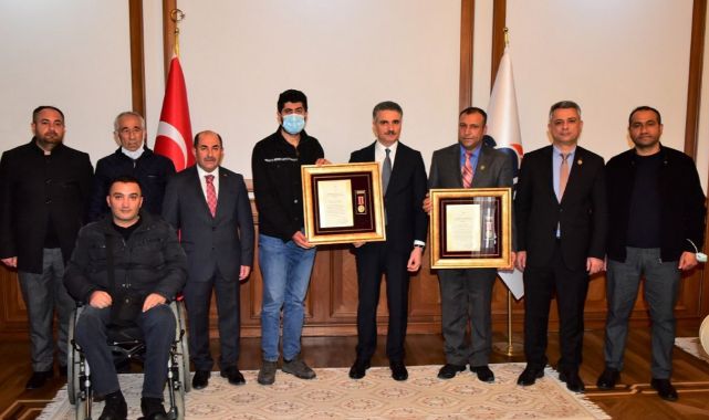 İki gaziye, Devlet Övünç Madalyası ve Beratı 