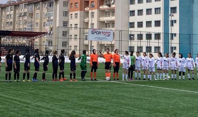 Kadın Futbol Takımı ikide iki yaptı