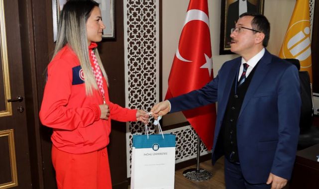 Kızılay'dan Avrupa Şampiyonuna ödül