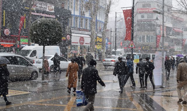 Malatya beyaza bürünürken meteorolojiden don uyarısı geldi!