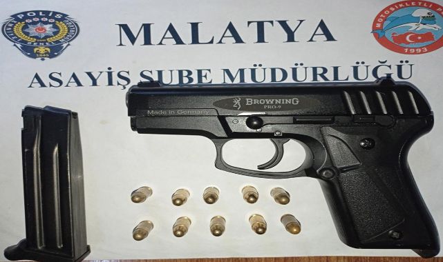 Malatya'da çeşitli ebatlarda silahlar ele geçirildi!