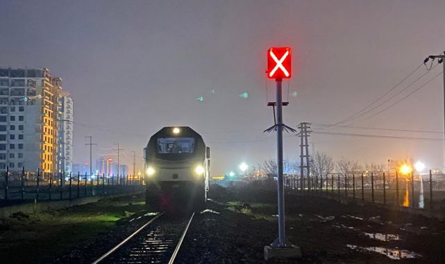 Trenin çarptığı genç kız ağır yaralandı