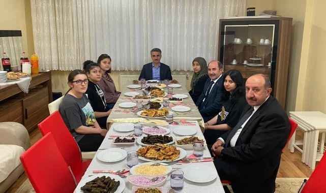 Baruş, çocuklarla iftar yaptı