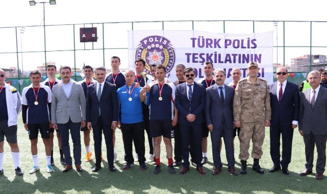 Birbirinden çekişmeli maçlar oynandı