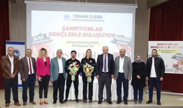 Çavuşoğlu, başarıya giden yolu gençlerle paylaştı