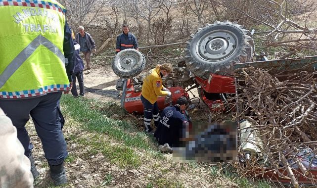 Darende'de feci kaza: Araç sürücüsü olay yerinde hayatını kaybederken eşi ise yaralandı