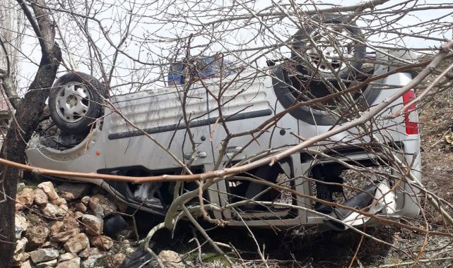 Doğanşehir'de feci kaza: Şarampole devrilen aracın sürücüsü yaralandı