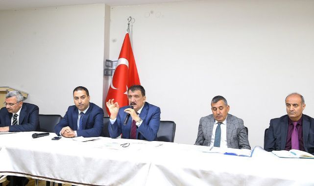 Gürkan: 718 mahallenin birkaç yerleşim yerinin dışında hepsi asfaltlandı