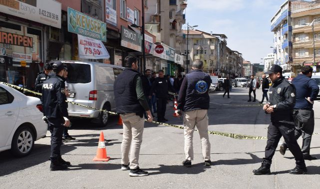 Malatya'da gündüz vakti sokak ortasında dehşet: Kanlar içinde yere yığıldı!