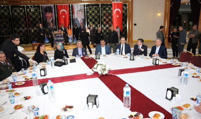Polis şehit aileleri ile gaziler iftar yemeğinde buluştu