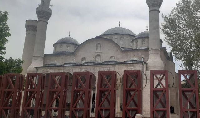 Yeni Cami'deki tadilat, caminin görünürlüğüne engel oldu