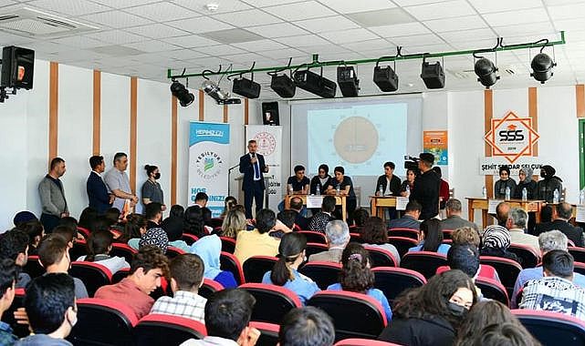 32 lisenin öğrencileri yarışmada ter döktü