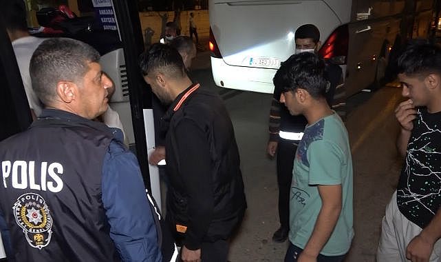 Kaçak göçmenler sınır dışı edildi!