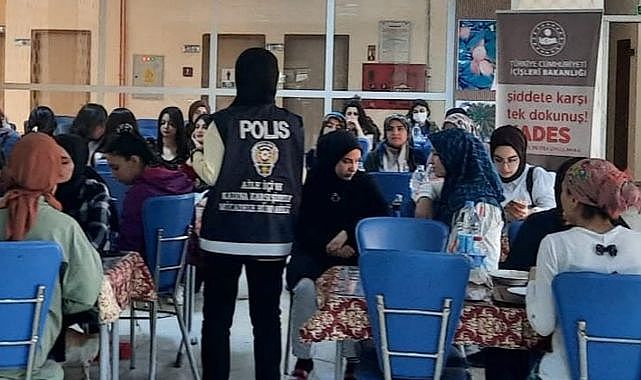 Malatya polisi öğrencileri bilgilendiriyor