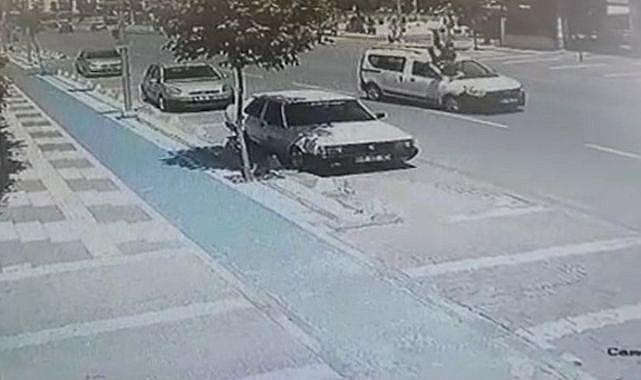 Otomobilin çarptığı yaya metrelerce havaya uçtu