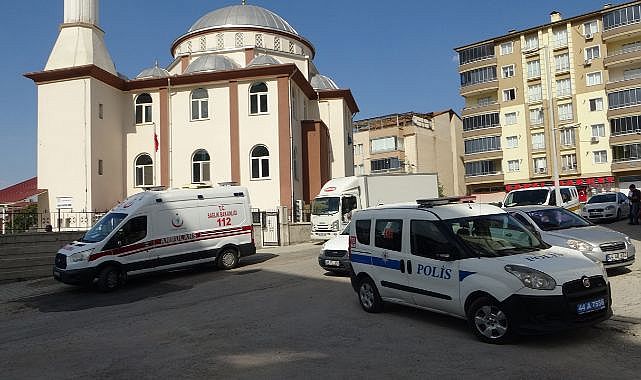 Cami tuvaletinde kendini astı!