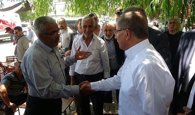 Davutoğlu: "Ben ayrılmadım, ihraç edildim"