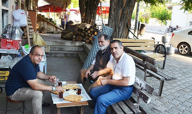 Divriği'de çay, peynir, ekmek ve "İnsanlık"