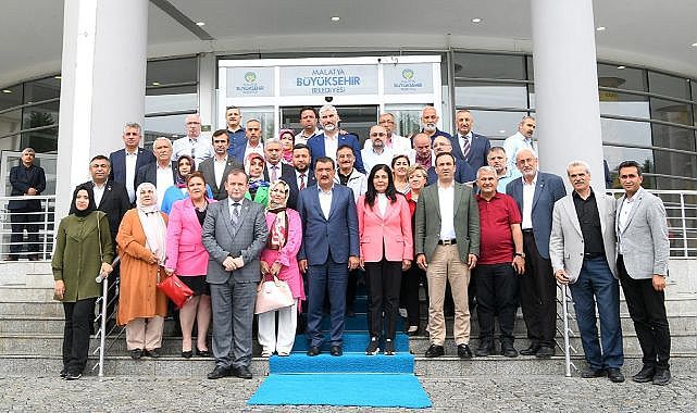 Gürkan: Demokrasi nehrine kaynak sağlayan muhtarlarımızdır