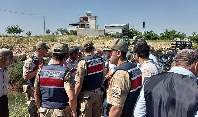 Mahalleli, jandarma ile karşı karşıya geldi