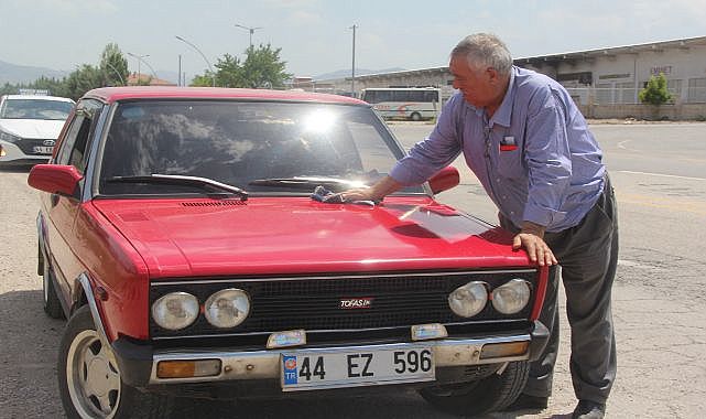 Ünlü siyasetçilerin bindiği otomobiline gözü gibi bakıyor!