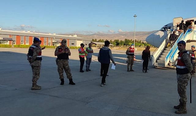 Yabancılar sınır dışı edildi!