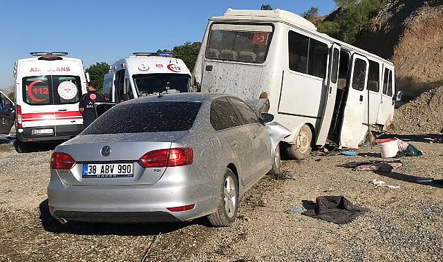 17 kişinin yaralandığı kazada ortalık savaş alanına döndü