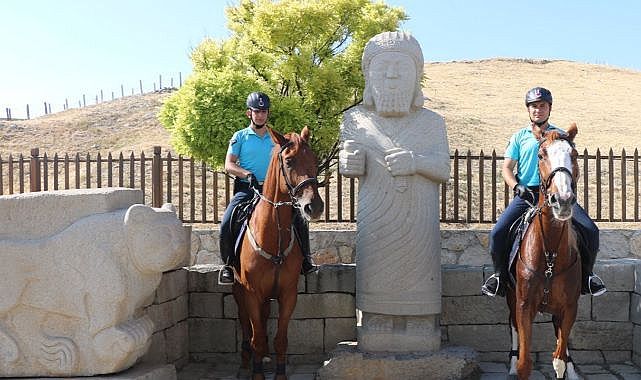 Atlı Jandarma Timi devriyeye başladı