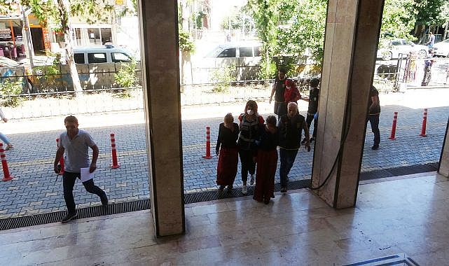 Bohçacı hırsızlar polisten kaçamadı!