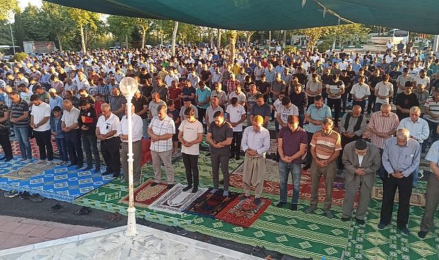 Camilerde bayram coşkusu!