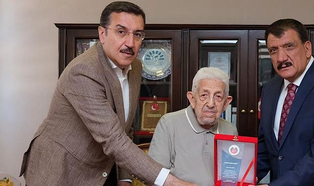 Recai Kutan: “Benim için onur ve şeref”